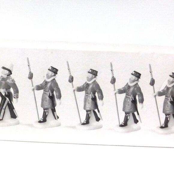 Department 56 Accessory “Yeoman of the Guard” #58397 in box - Picture 10 of 10